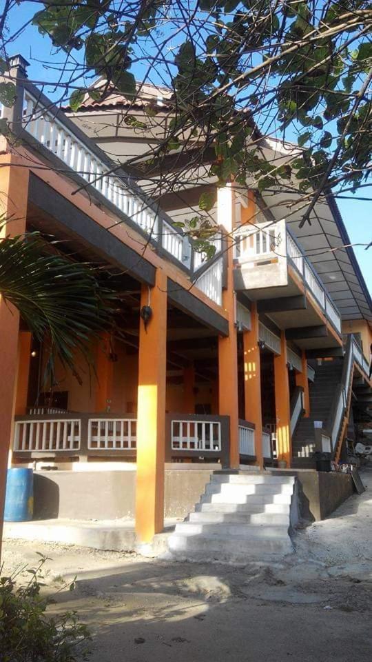 Matahari Long Beach プルフンティアン島 エクステリア 写真